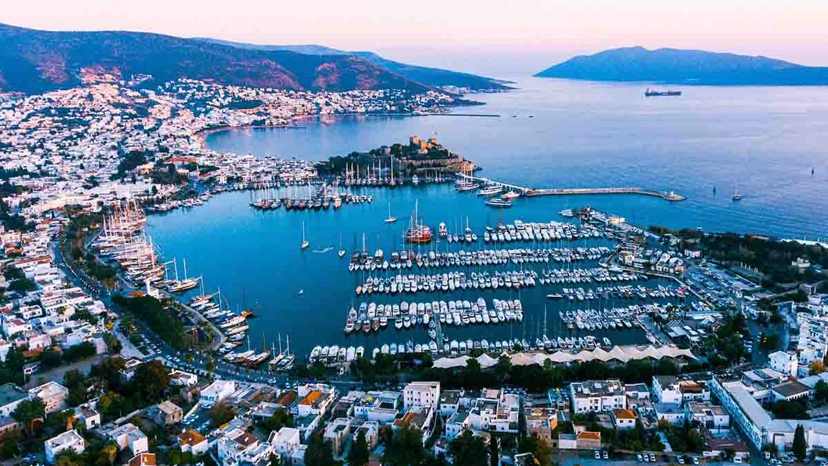 Bodrum’a denizden 1772 turist geldi