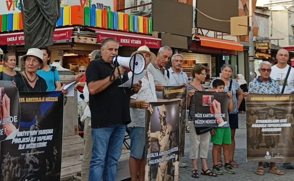Deniz, Kum, Güneş'ten başka turist istemiyorlar! 