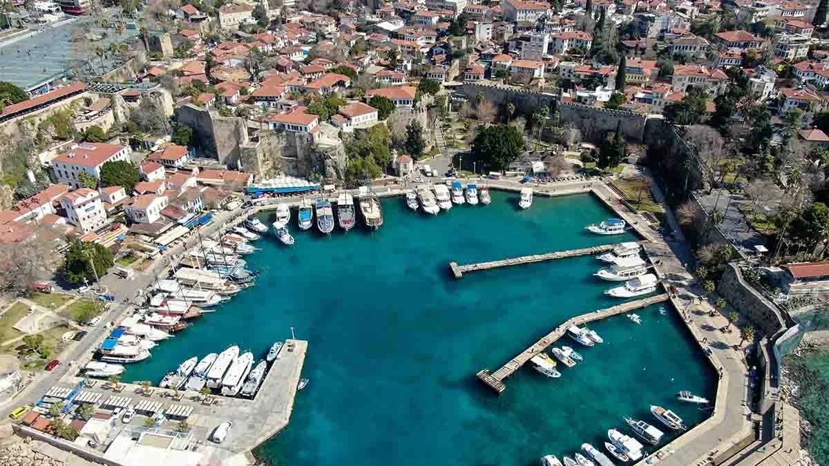 Antalya otellerinde kapı krizi: 1600 otelin 1400'ü risk altında