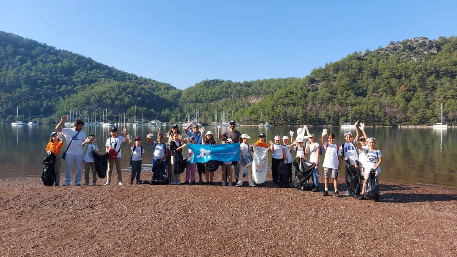 Martı Marina öncülüğünde kıyı ve çevre temizliği