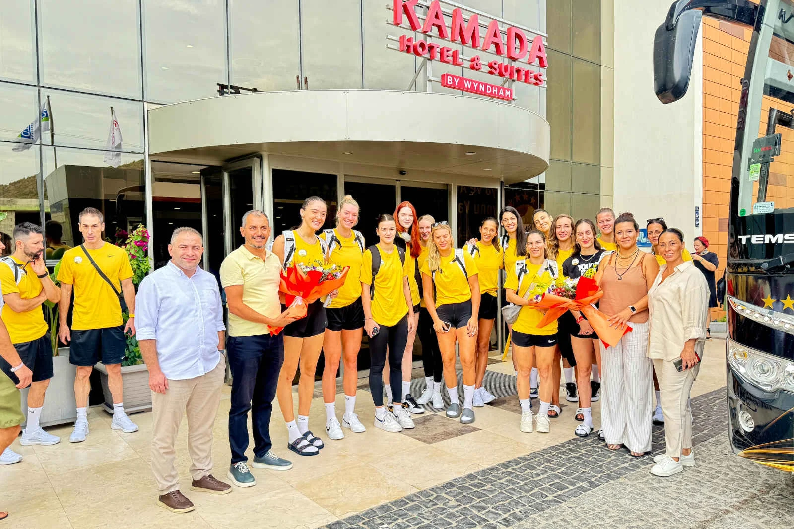 Kuşadası Kadınlar Voleybol Turnuvası’nda Liberty ve Ramada konaklama sponsoru oldu