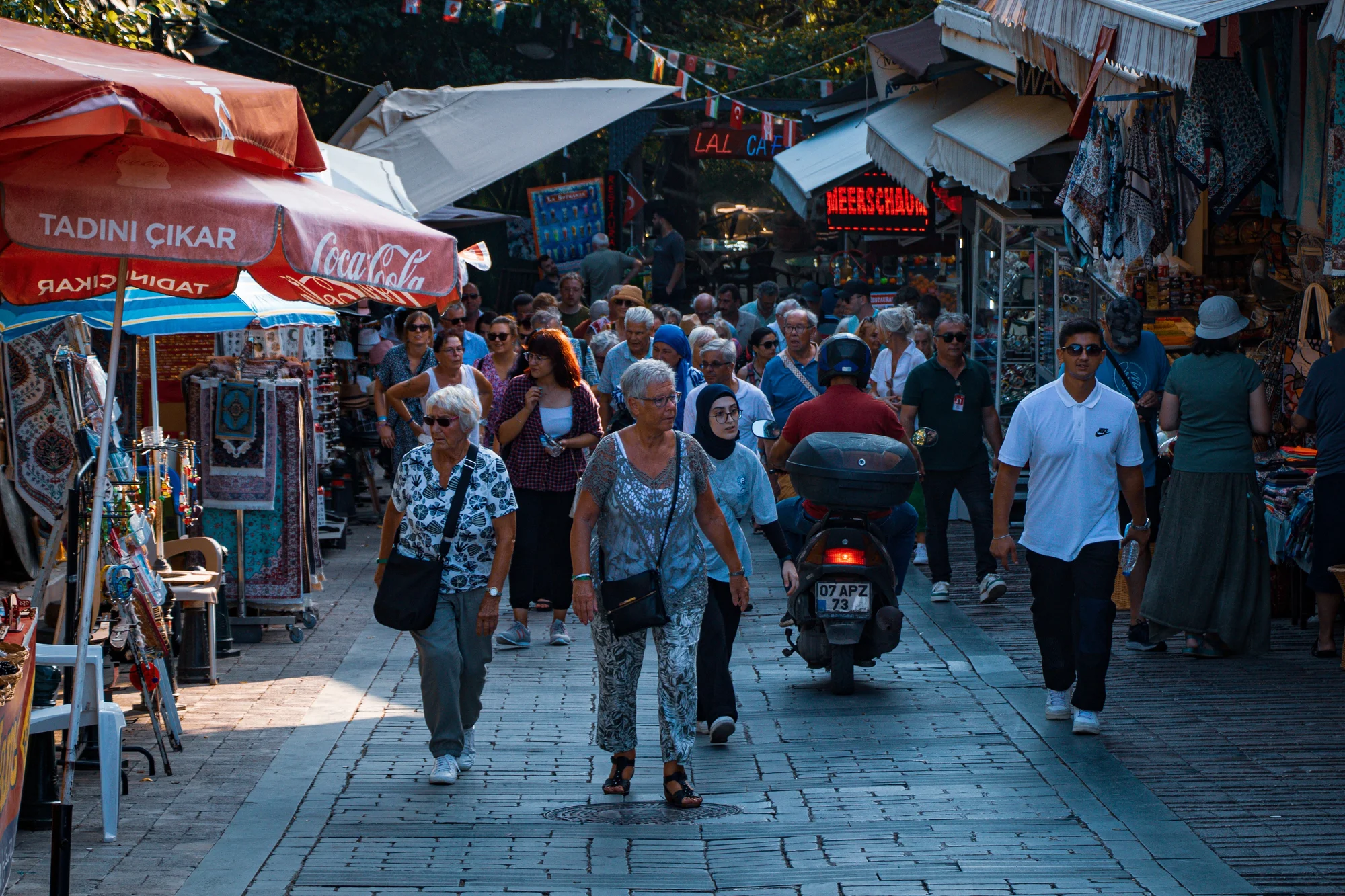 Antalya’ya gelen turist sayısı 14 milyona yaklaştı