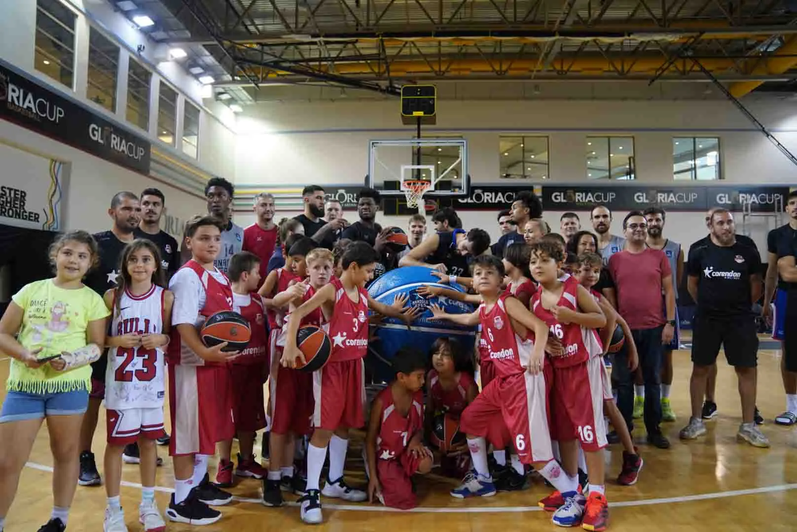 Corendon Airlines ve Anadolu Efes’in güç birliği 5. yılında
