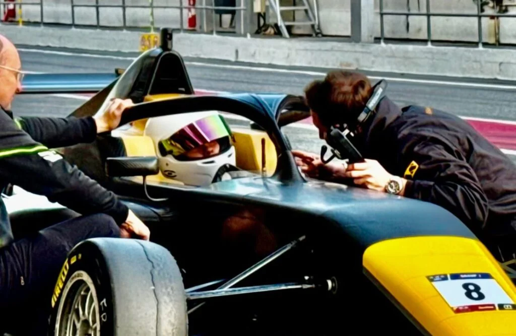 Türkiye'nin ilk kadın Formula pilotu Sena Savaşer, İspanya ve İtalya'da F1 pistine çıktı