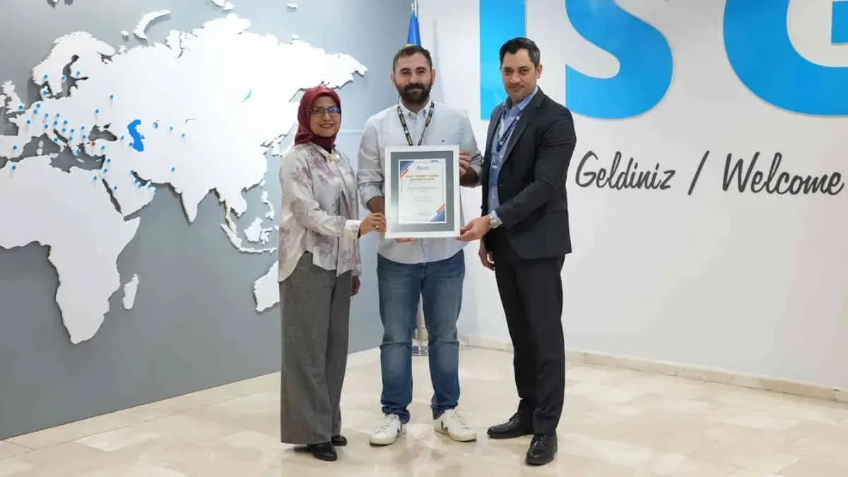 Havalimanı personeli, uçuşunu kaçıran demans hastasını 24 saat yalnız bırakmadı