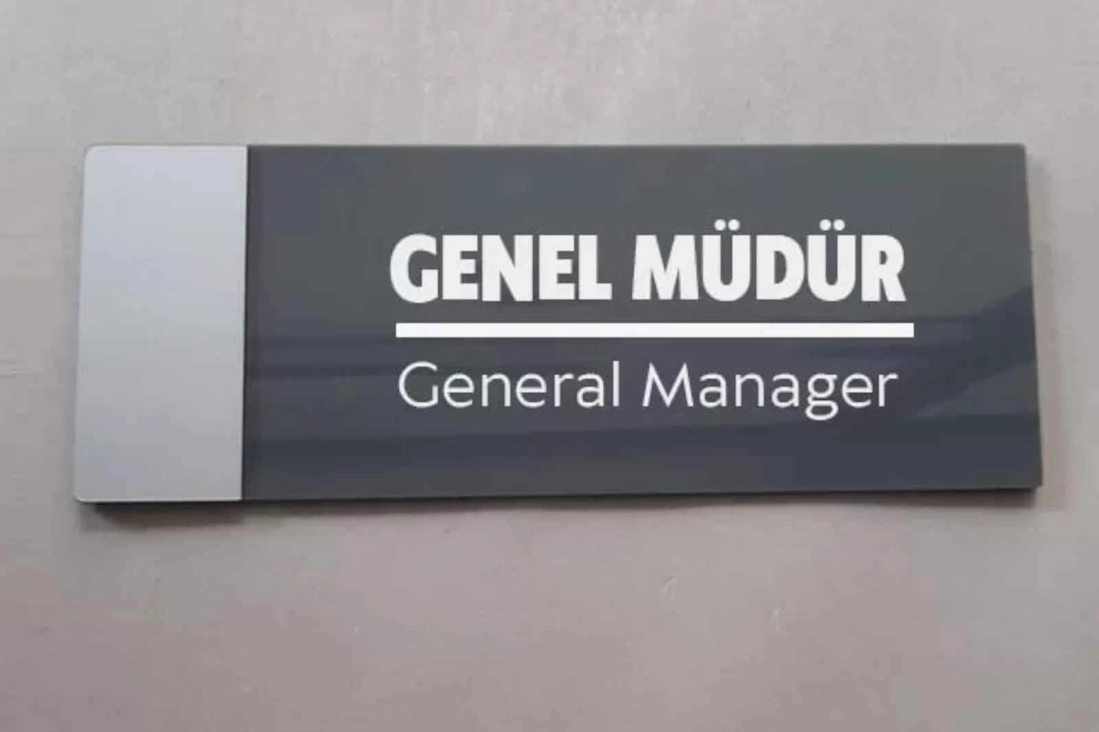 Bir otel müdürü ne yapar?