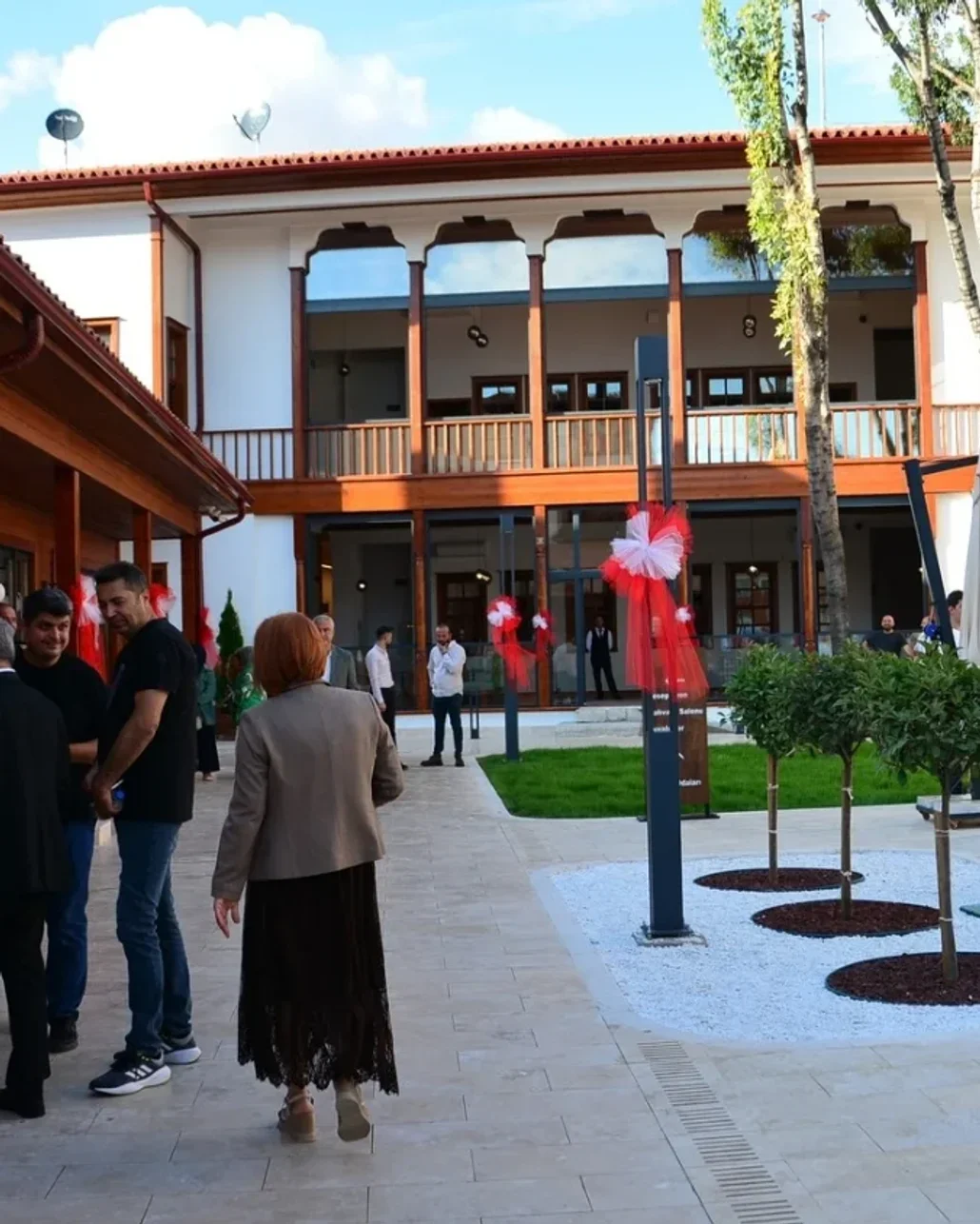 Yeni açılan otelin ilk misafirleri şehit aileleri ve gaziler oldu