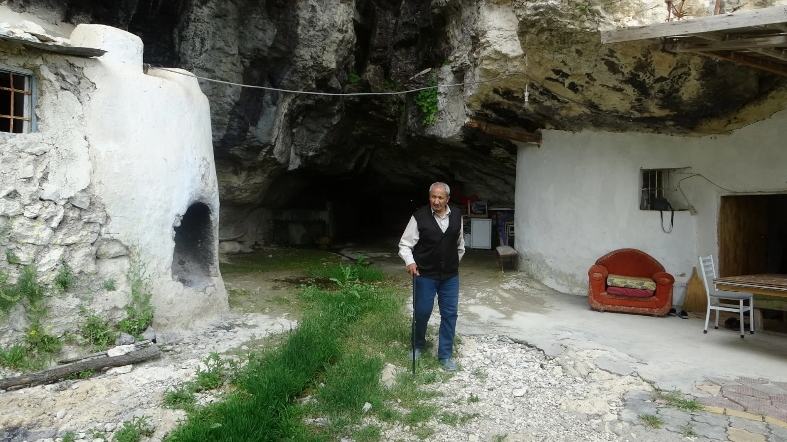 Malatya’da mağarada yaşayan turist rehberi, dünya ekranlarında