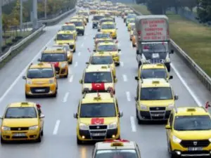Antalya’da 2500 taksici ve servisçi ‘teröre lanet’ konvoyu oluşturdu