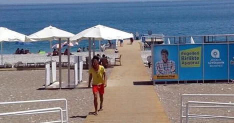 Antalya’da engelliler plajına çirkin saldırı