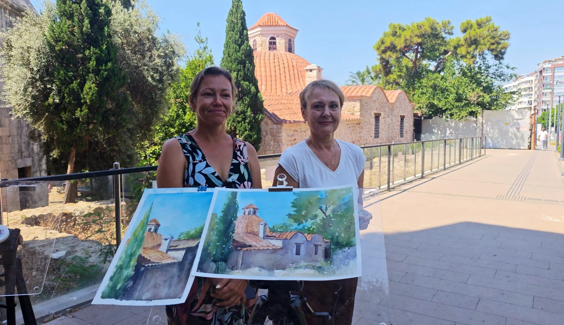 Yıllardır yaşadıkları Antalya'nın tarihini tuvale taşıyorlar