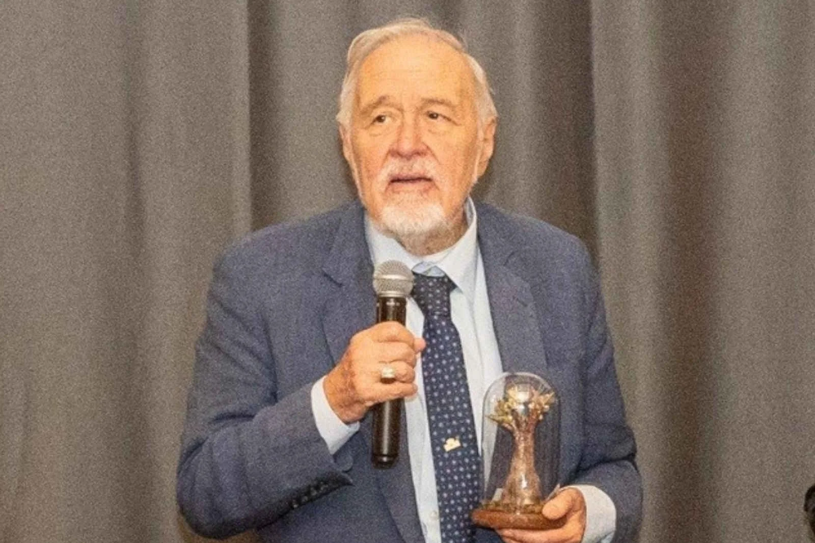 İlber Ortaylı: “Ayvalık turizmleşiyor. Zeytinlik alın ve zeytin yetiştirin”