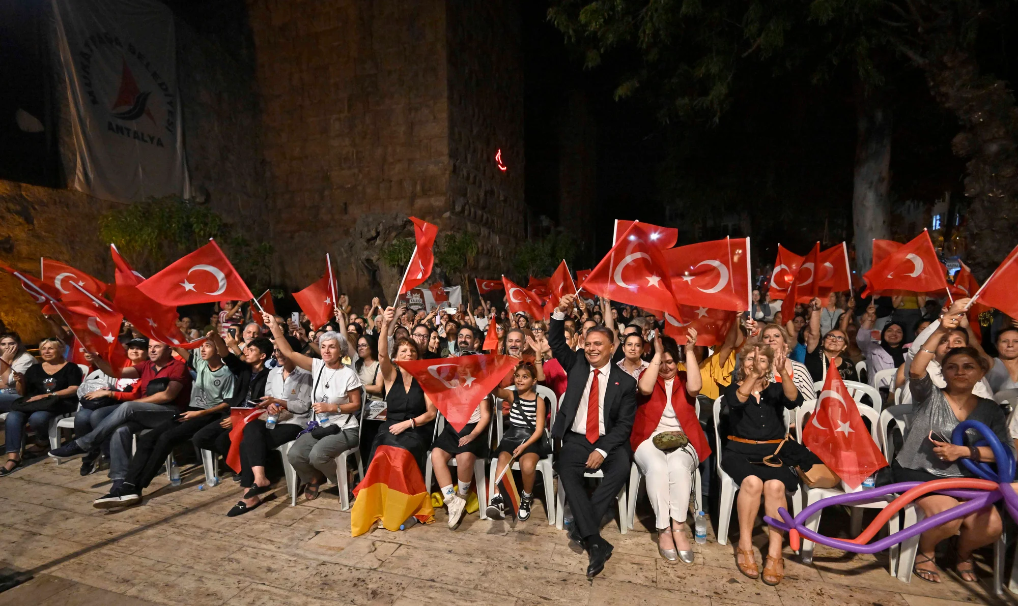 Tarihi Kaleiçi sokakları festivalle renklendi