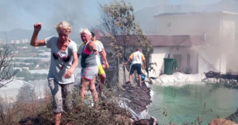 Alanya’daki orman yangını sürüyor turistler de seferber oldu