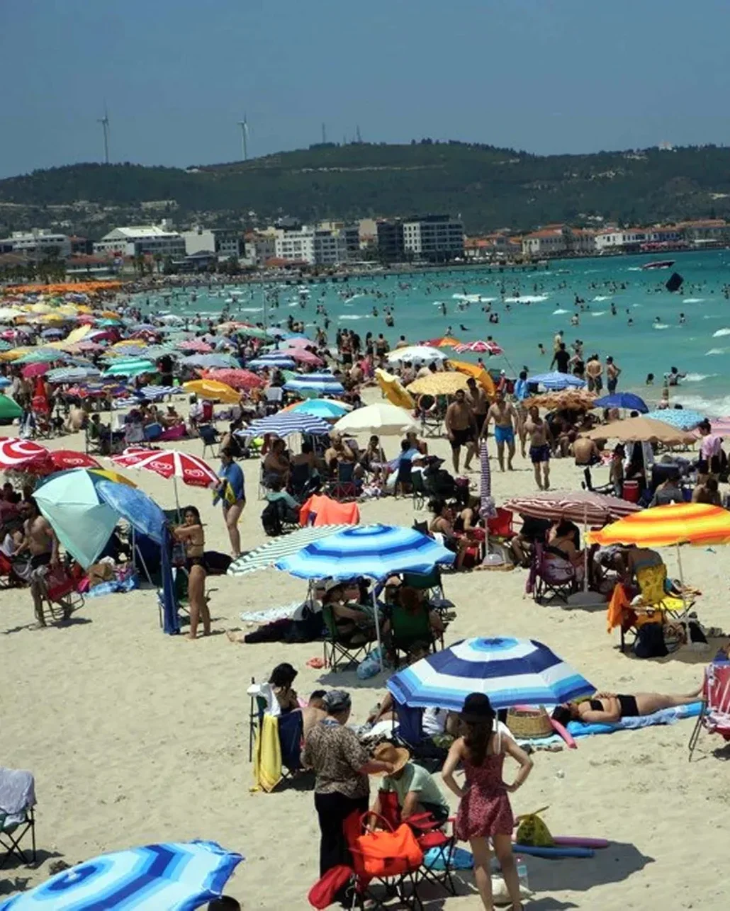 Hafta sonları nüfusu yarım milyona çıkan Çeşme’de otel dolulukları %90’a ulaştı