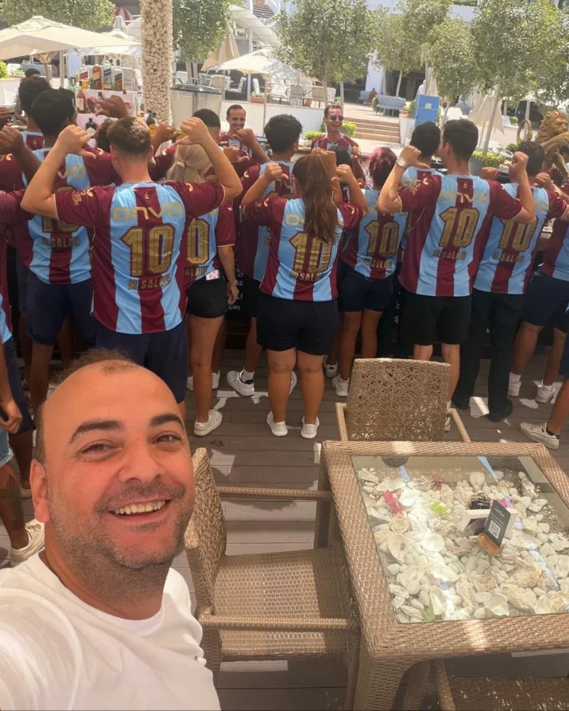 Otel sahibinin Trabzonspor sevdası: Oteldeki 250 personele Salah forması giydirdi