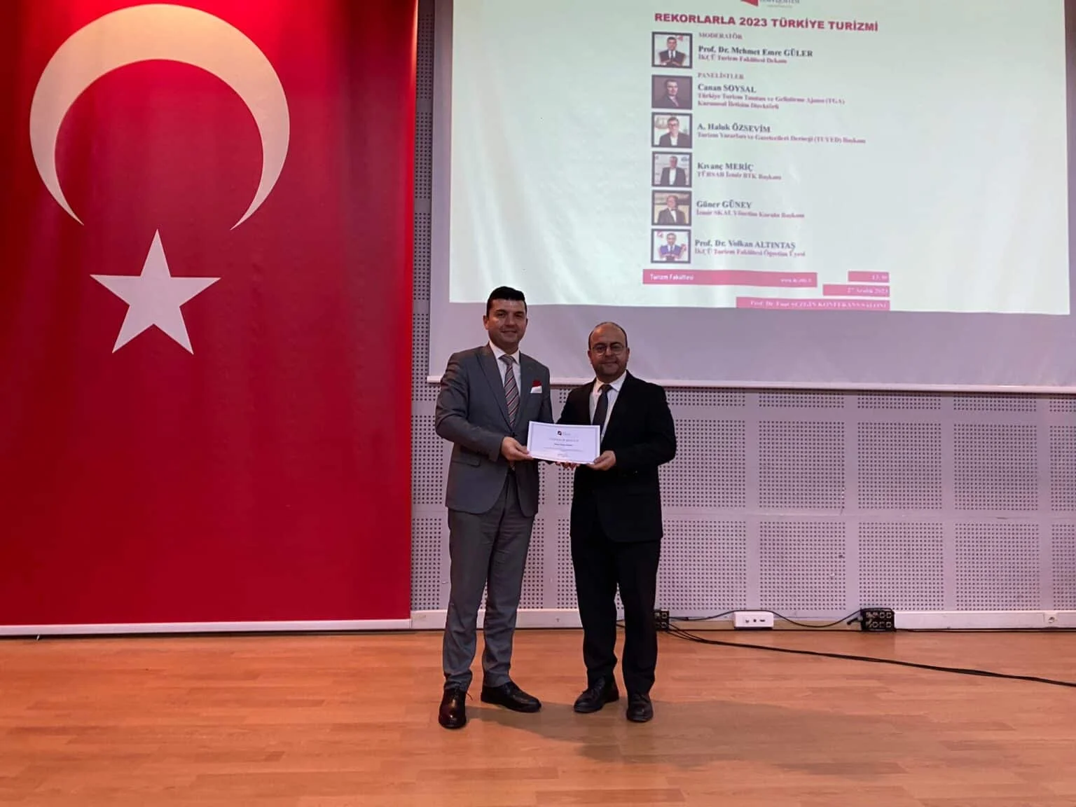 İKÇÜ Turizm Fakültesi’nden “Turizm Paneli”