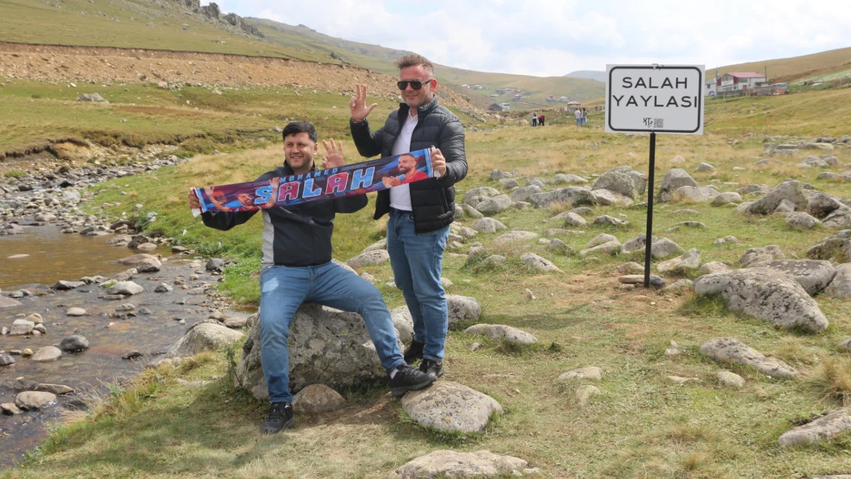 Ünlü futbolcunun oturduğu taş ünlü oldu: Gittiği yaylanın ismini “Salah Yaylası” olarak değiştirdiler