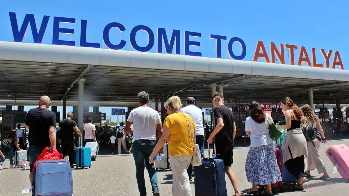 Antalya'ya “kontrolsüz turizm” uyarısı