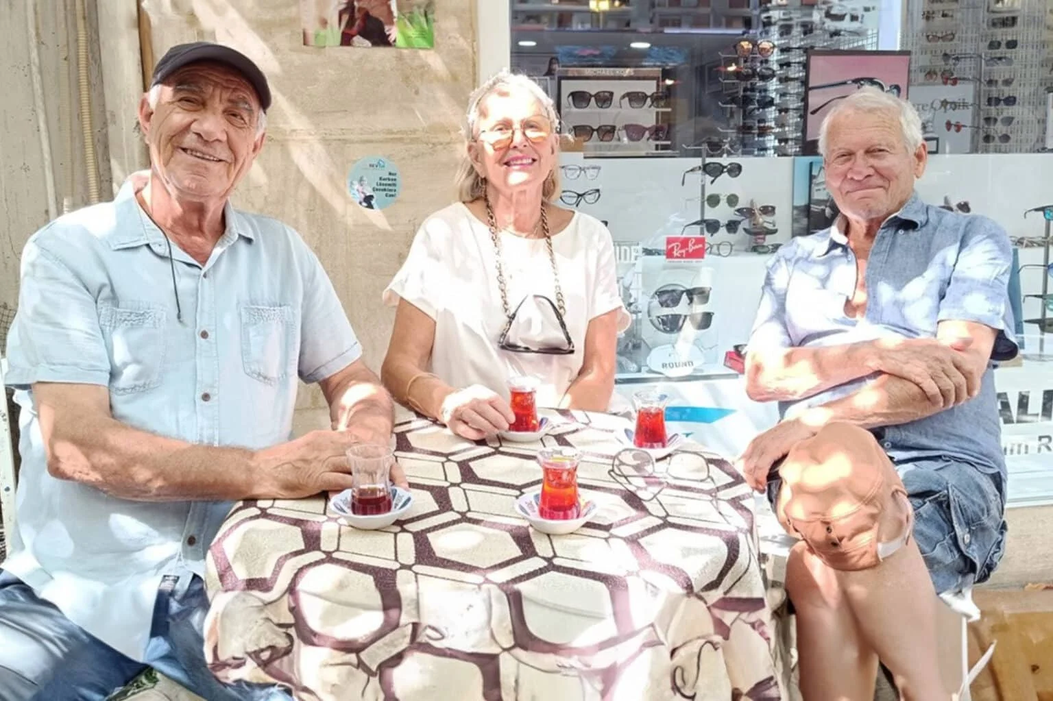 Norveçlileri yıllar önce Foça ile tanıştıran turizmci, bu sefer turist olarak geldi