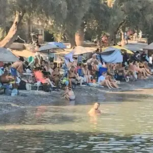 Datça’da parasız denize girebilecek yer kalmayınca halk isyan etti