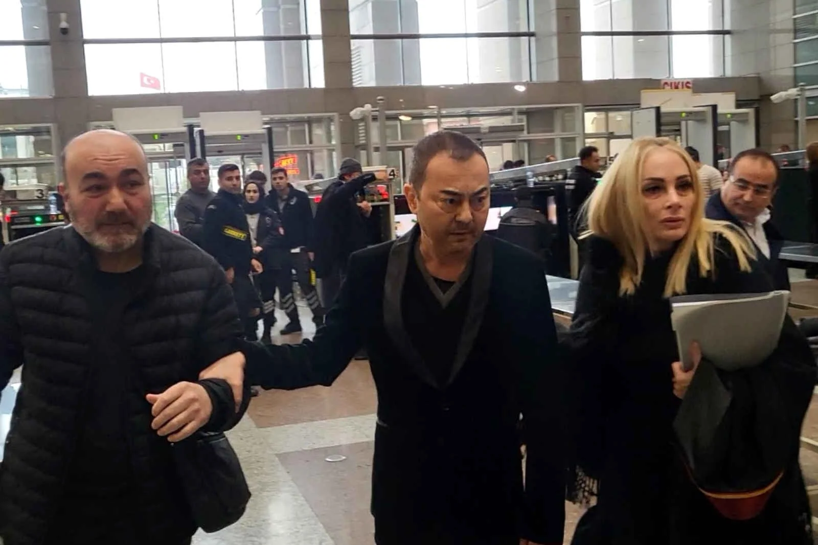 Otel açılışına giden ünlü şarkıcı Serdar Ortaç, şimdi 3 yılla yargılanıyor