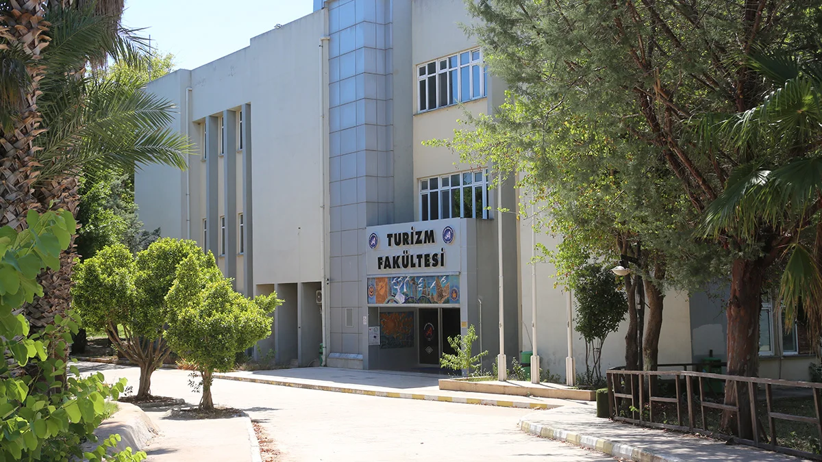 Akdeniz Üniversitesi Turizm Fakültesi: Türkiye’nin bir numarası oldu