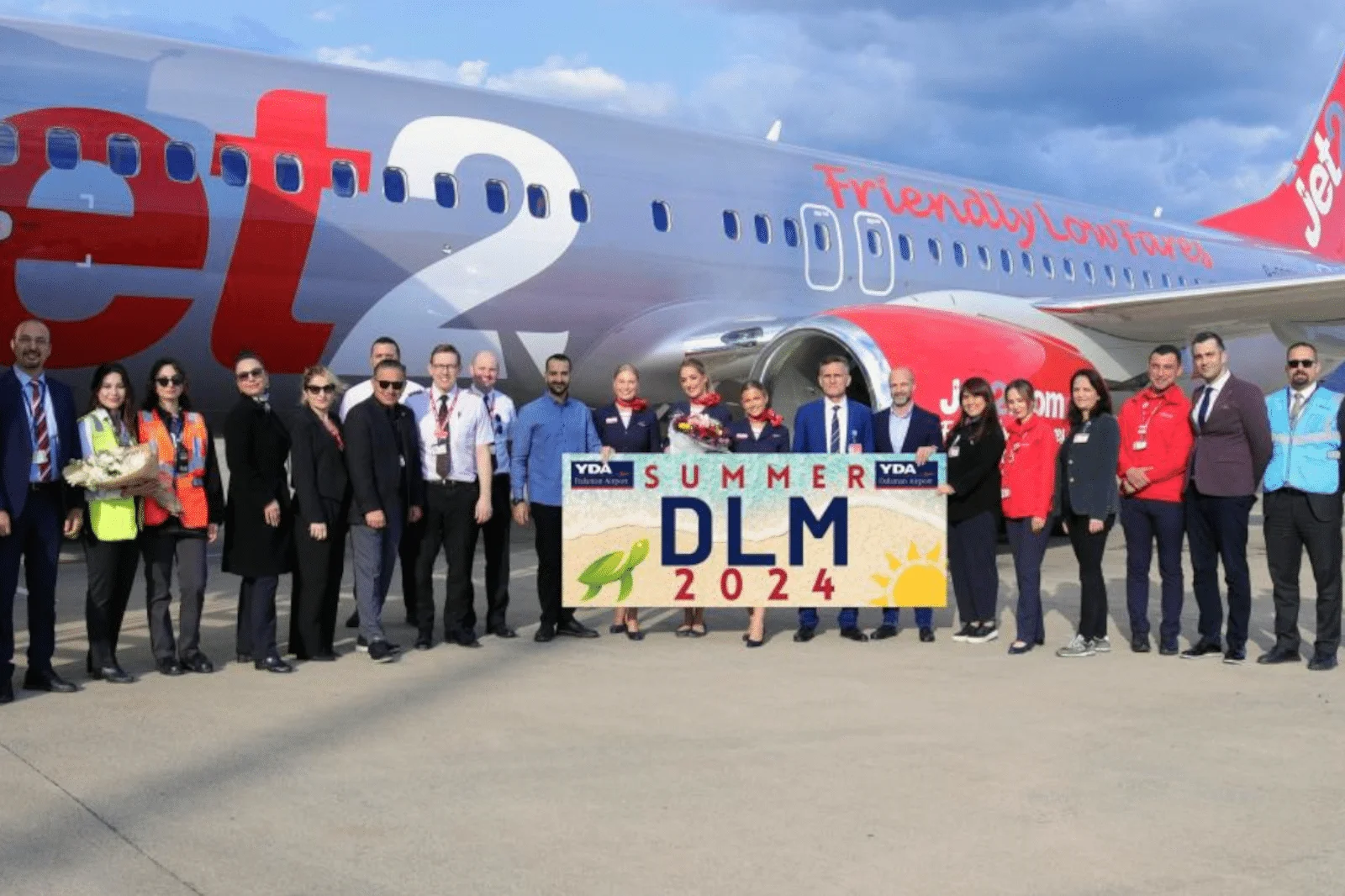 Dalaman Havalimanı’nda yılın ilk turistleri törenle karşılandı