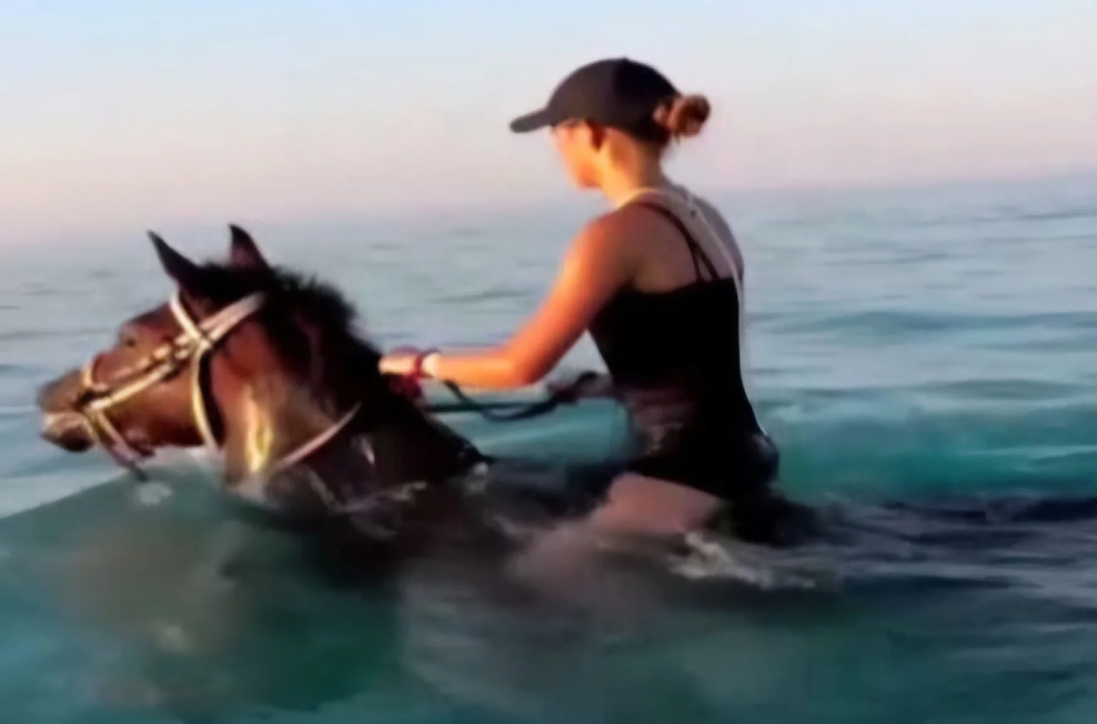 Alanyalı turizmciler "Denizde At Turu" iddiasını yalanladı