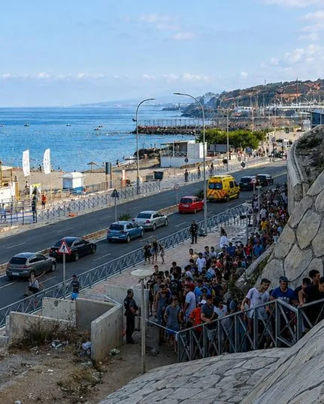 İspanya, göçmenlere karşı deniz bariyeri kurdu