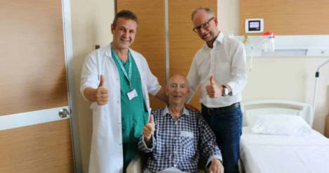 Antalya tatilinde kalp krizi geçiren Alman siyasetçi kendisini Türk doktorlara emanet etti