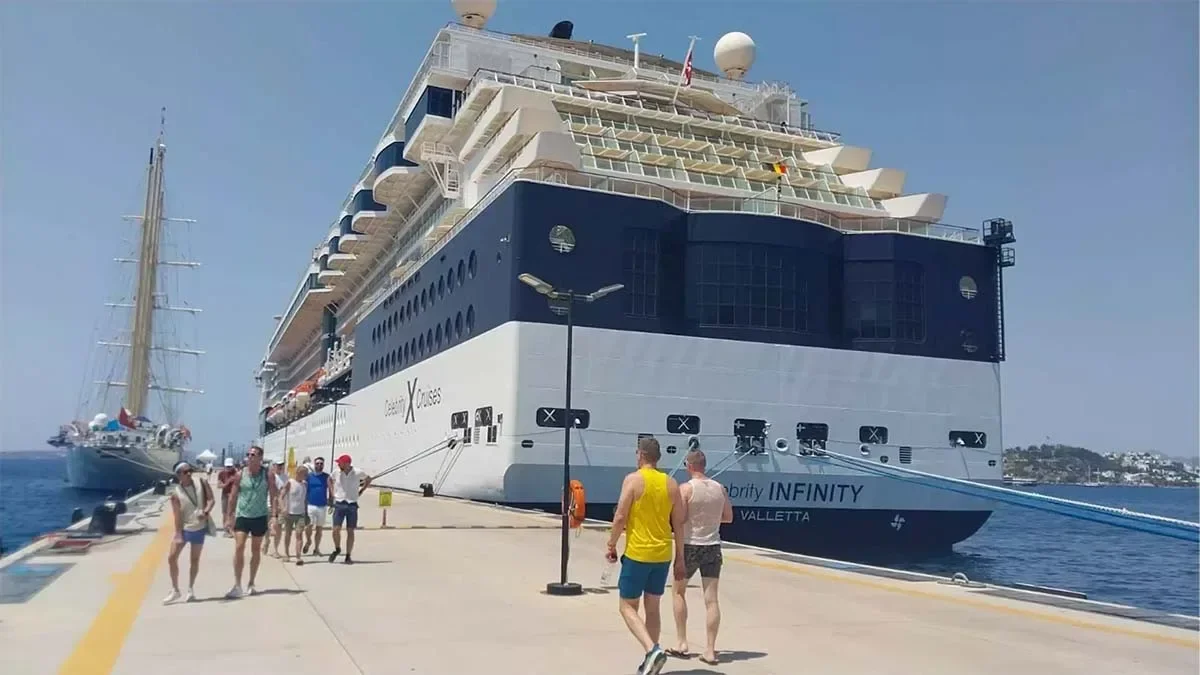 Bodrum'a çifte kruvaziyerle toplam 2 bin 277 turist geldi