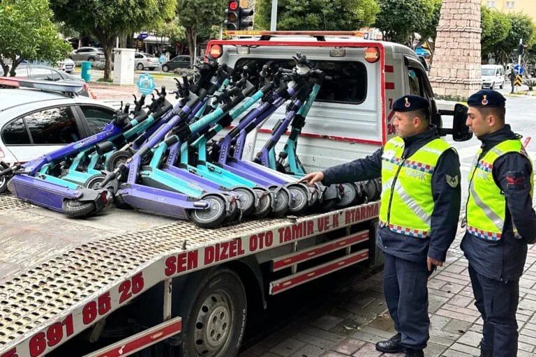 Antalya'da turizm bölgelerinde scooter denetimi: Ceza yağdı