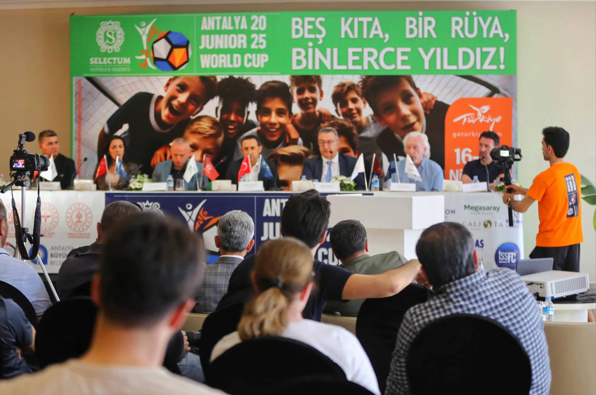 Geleceğin futbol yıldızları Antalya'daki Selectum Junior World Cup'ta buluştu
