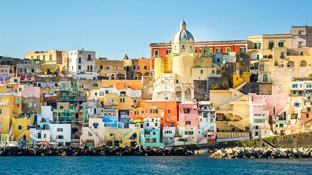 Capri Adası yeniden turist girişlerine açıldı