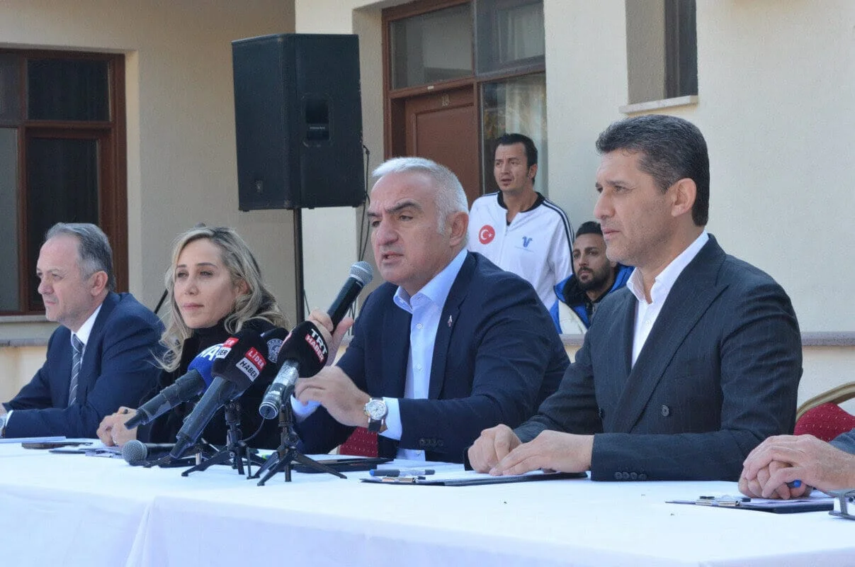Bakan Ersoy: "Hedefimiz turisti otelden çıkarmak"
