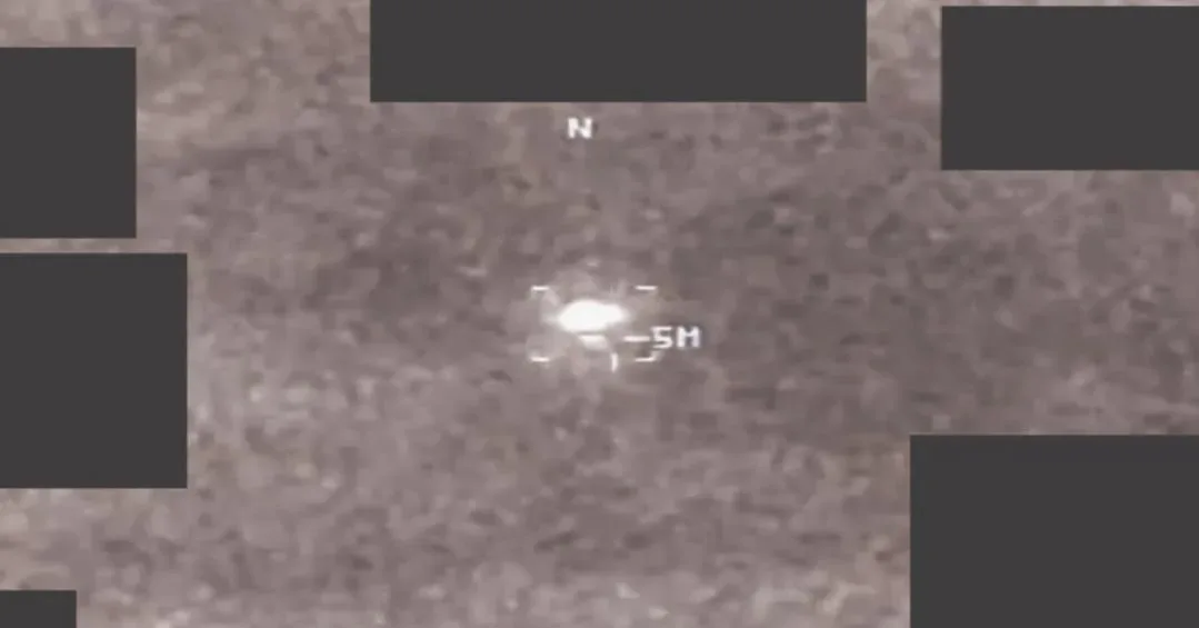 Pentagon'dan yeni UFO paylaşımları: "Her yöne ışık yayıyorlardı"