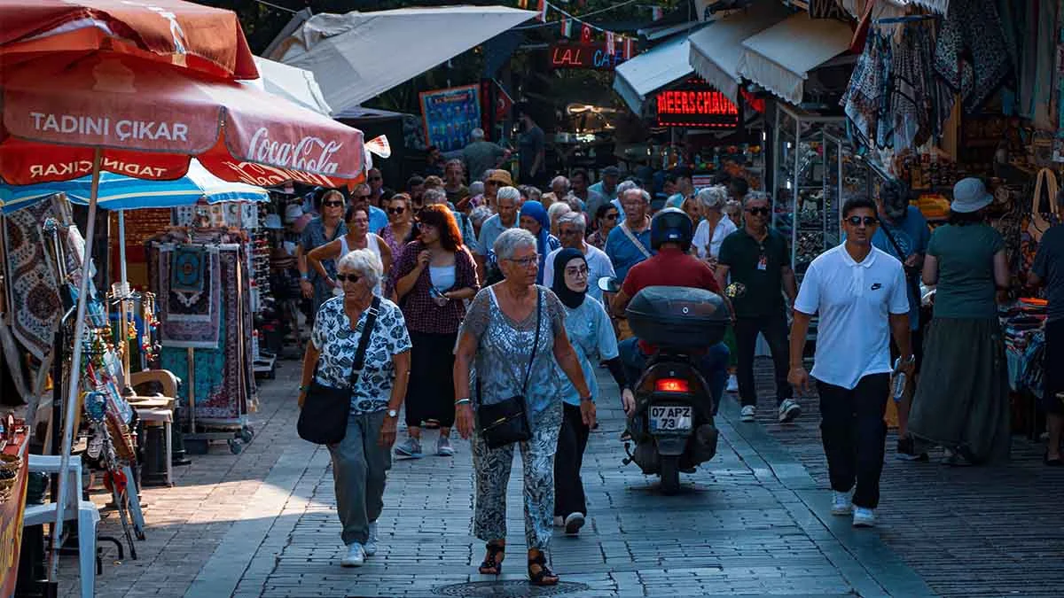 Rus turistler fiyatlar nedeniyle otellerden çıkmıyor