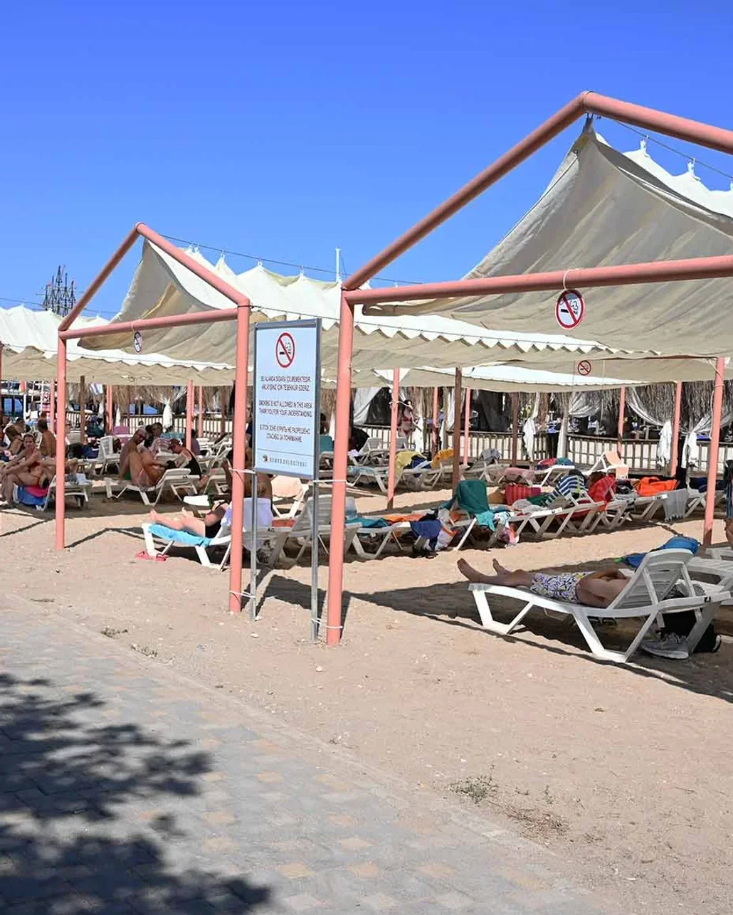 Gözde turizm merkezlerinden Kemer'de “Dumansız Plaj” uygulaması başladı
