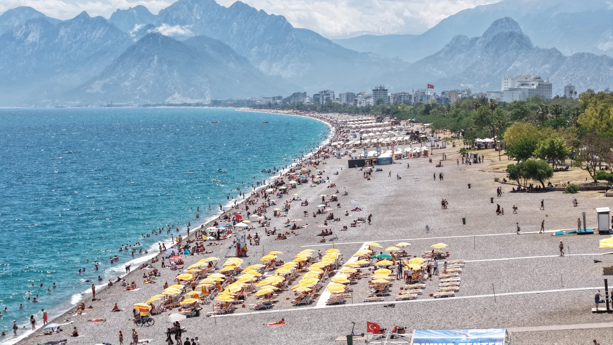 Antalya’da “Dumansız Plaj” denetimleri başladı, sigara içenlere para cezası uygulanacak