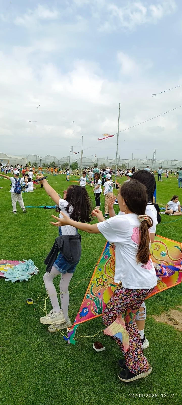 Emir Hotels, Uçurtma Festivali'nde 2 bin öğrenci ağırladı