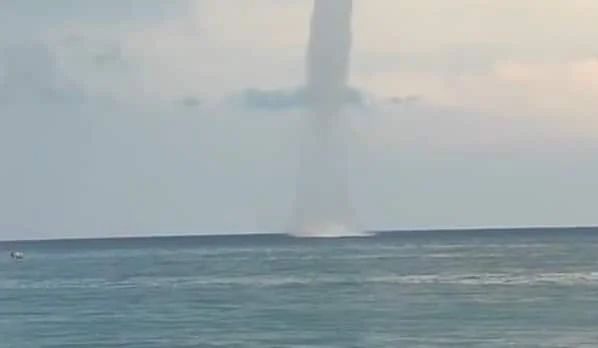 Antalya’da dev hortum ve dolu panik yaşattı