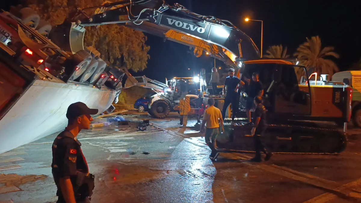 Antalya’da TIR’ın altında kalarak feci şekilde hayatını kaybeden iki kişinin otel personeli oldukları belirlendi