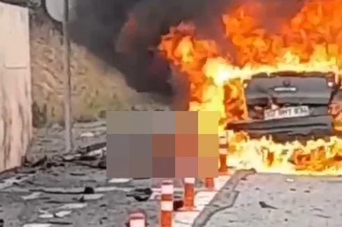 Antalya'da alev alev yanan otomobildeki turistler hayatlarını kaybetti