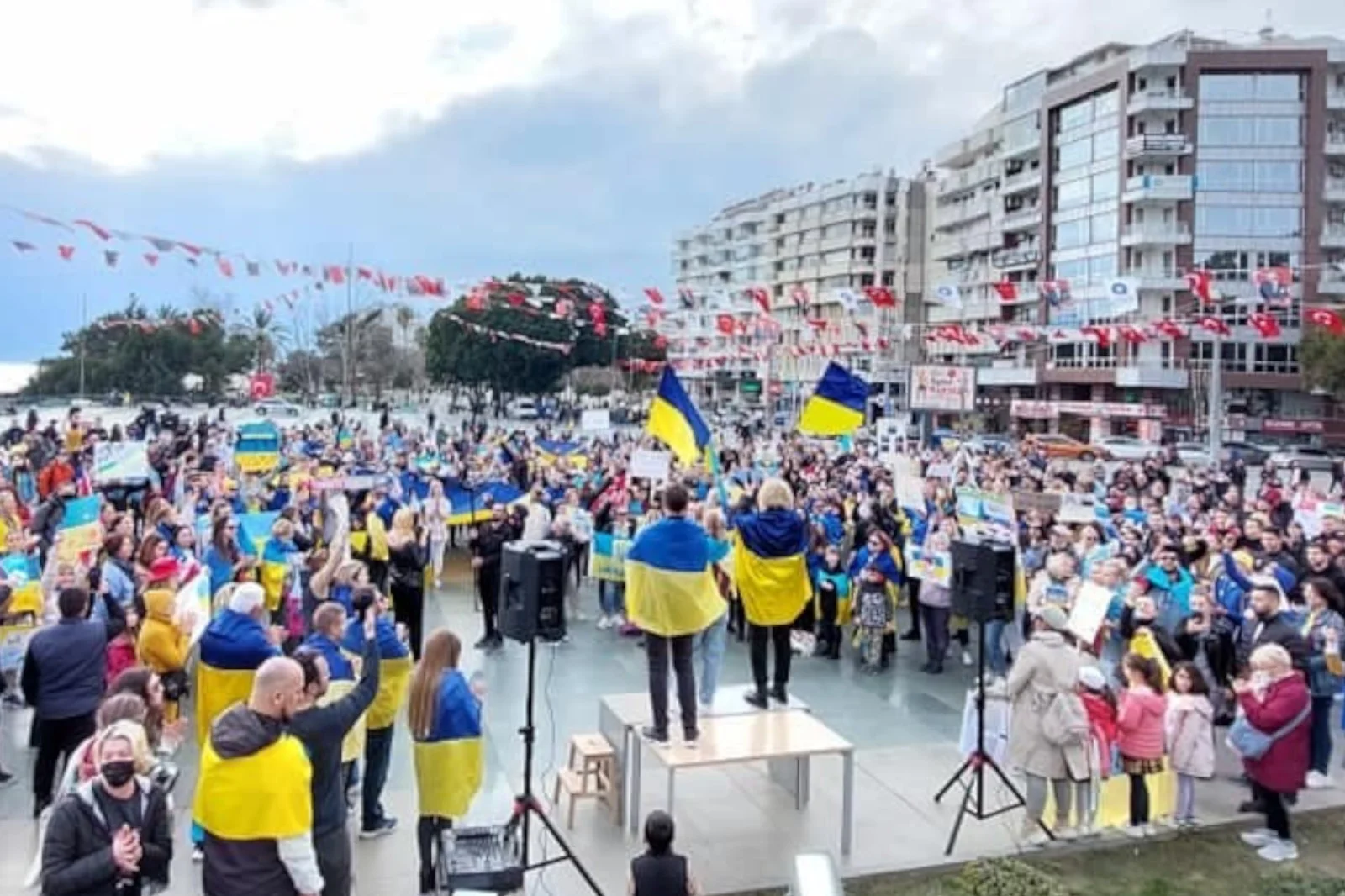 Ukraynalılar Antalyalı oldu: Evlendiler, ticarete atıldılar