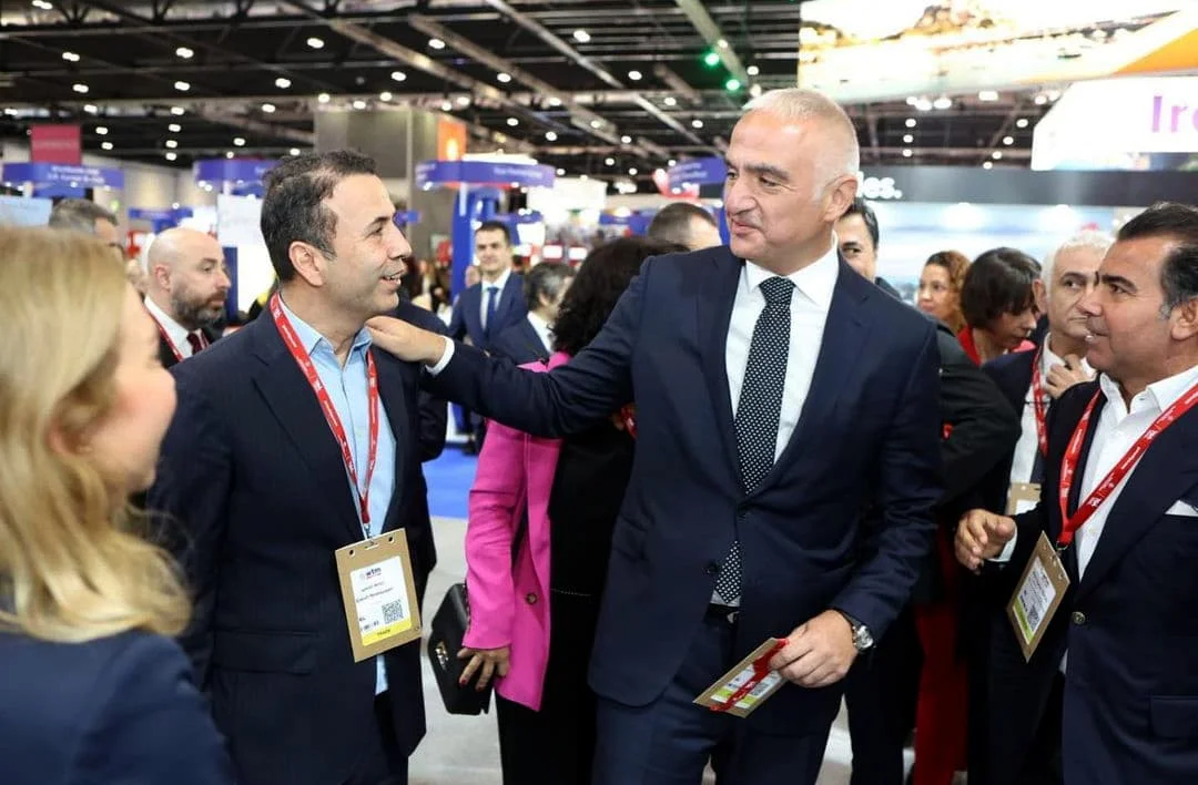 Bakan Ersoy, WTM’de turizmcilerimizi yalnız bırakmadı
