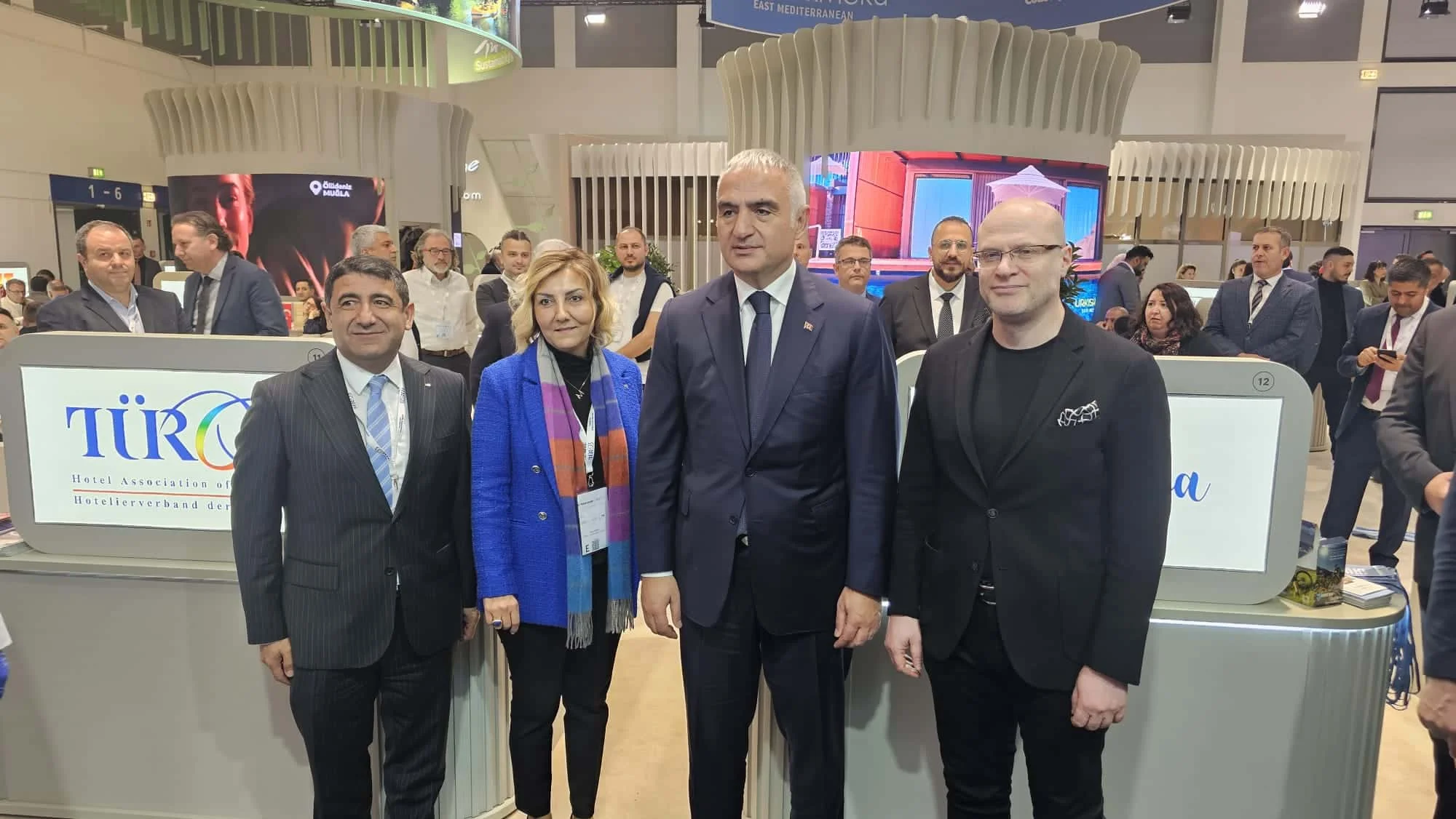 Turizm Bakanı Ersoy ITB Berlin’de turizmcilerin yalnız bırakmadı