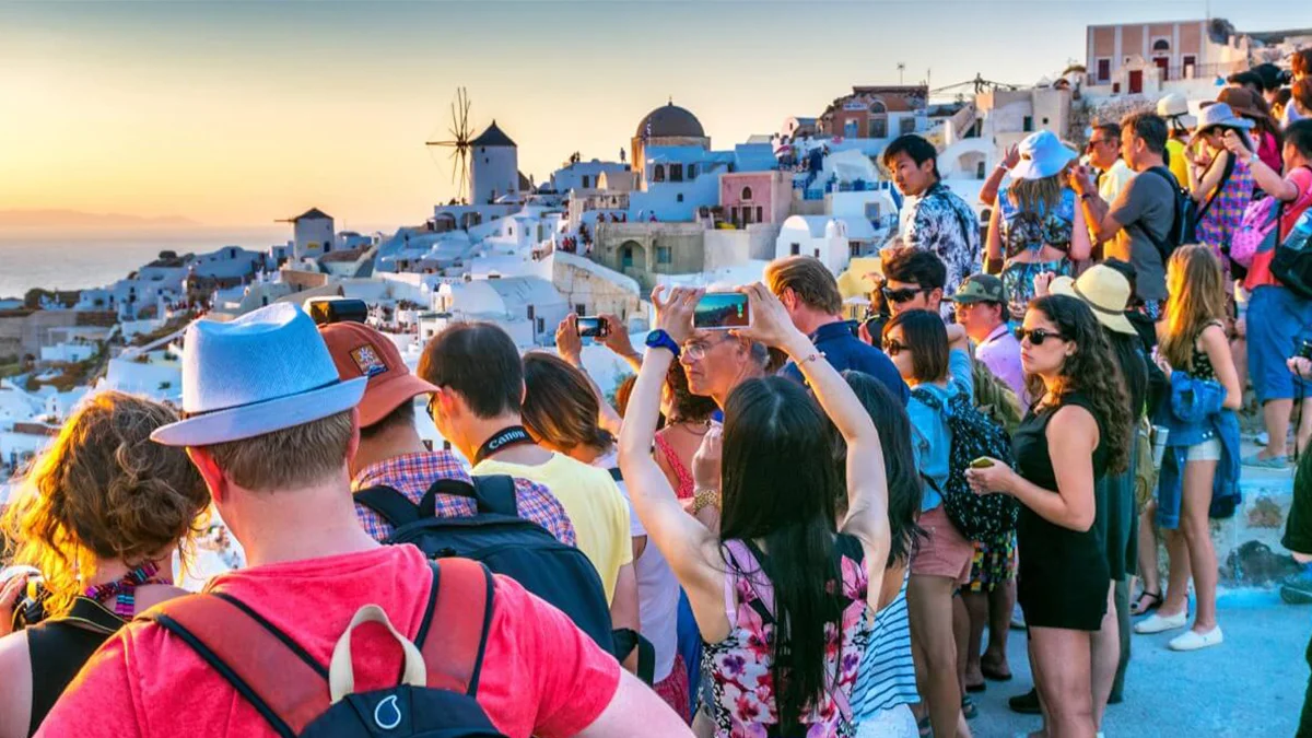 Santorini aşırı turizmle mücadele ediyor: Günlük ziyarete kısıtlama getirilecek