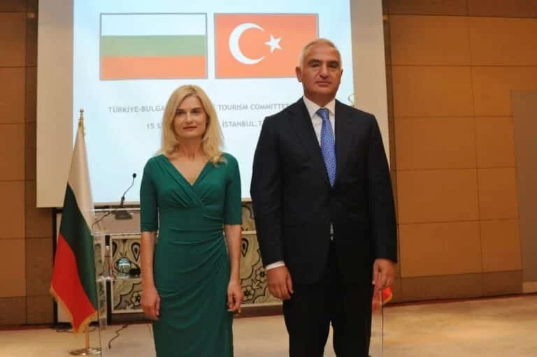 Bakan Ersoy: “Bulgaristan uçuşları turist hacmini de artıracak”
