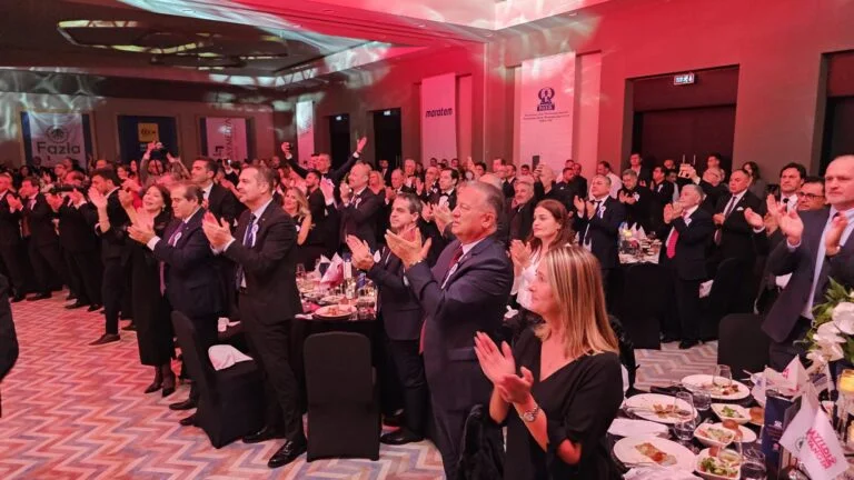 POYD Yönetim Kurulu, yılsonu galasına "Andımız" ve "Parla" ile damga vurdu